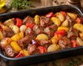 Vepřová krkovice s bramborami z jednoho plechu – rychlá příprava